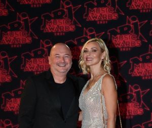 Sébastien Cauet et sa compagne Nathalie Dartois lors de la 23ème édition des NRJ Music Awards 2021 au Palais des Festivals de Cannes, le 20 novembre 2021. © Rachid Bellak/Bestimage 