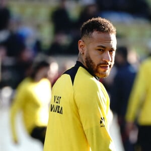 Neymar Jr à l'échauffement avant la défaite contre Monaco.