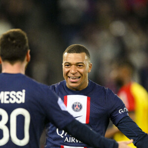 Joie des joueurs du PSG apres le but de Lionel Messi contre Lens (3-1) au Parc des Princes, le 15 avril 2023.