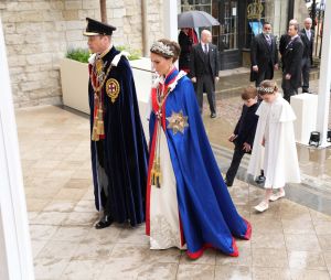 Les invités à la cérémonie de couronnement du roi d'Angleterre à l'abbaye de Westminster de Londres Le prince William, prince de Galles, et Catherine (Kate) Middleton, princesse de Galles, Le prince Louis de Galles et La princesse Charlotte de Galles - Les invités arrivent à la cérémonie de couronnement du roi d'Angleterre à l'abbaye de Westminster de Londres, Royaume Uni, le 6 mai 2023.