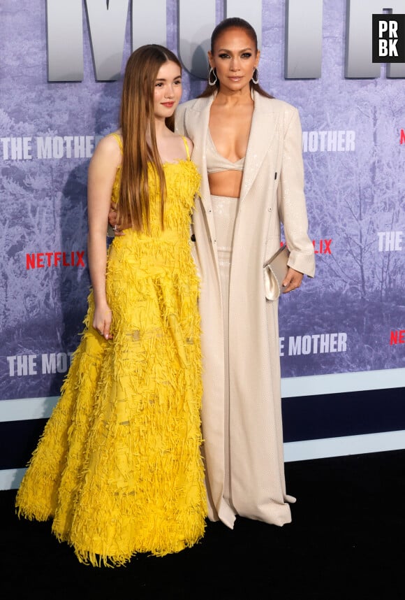 Lucy Paez, Jennifer Lopez à la première du film "The Mother" à Los Angeles, le 10 mai 2023.