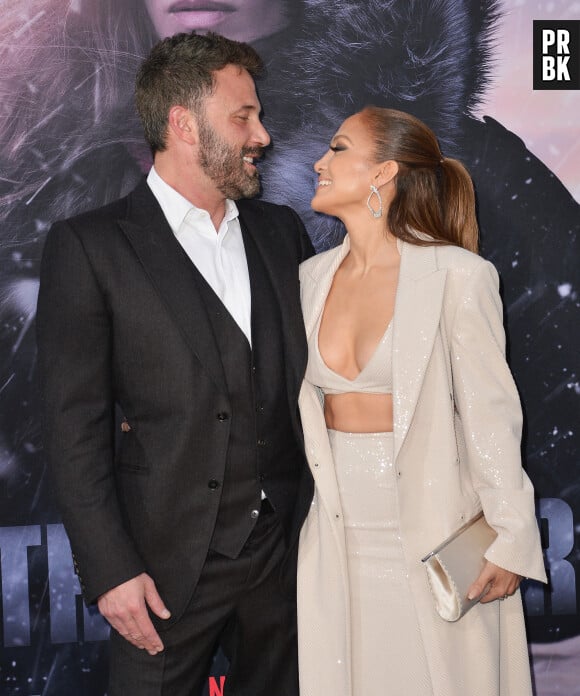 Ben Affleck et sa femme Jennifer Lopez - Photocall de la première du film "The Mother" à Los Angeles le 10 mai 2023.