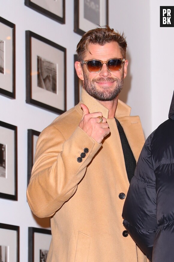 Chris Hemsworth vient rendre visite à son ami Matt Damon à New York le 17 novembre 2022.