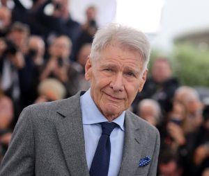 Ce sont justement les personnalités influentes de ce monde, et les gouvernements, qu'Harrison a pris à parti en balançant à l'antenne : "Si on ne se bouge pas le cul dès maintenant, on va perdre cette planète".
Harrison Ford et sa Palme d'or d'honneur surprise au photocall de Indiana Jones et le cadran de la destinée " lors du 76ème Festival International du Film de Cannes, le 19 mai 2023. © Jacovides / Moreau / Bestimage 