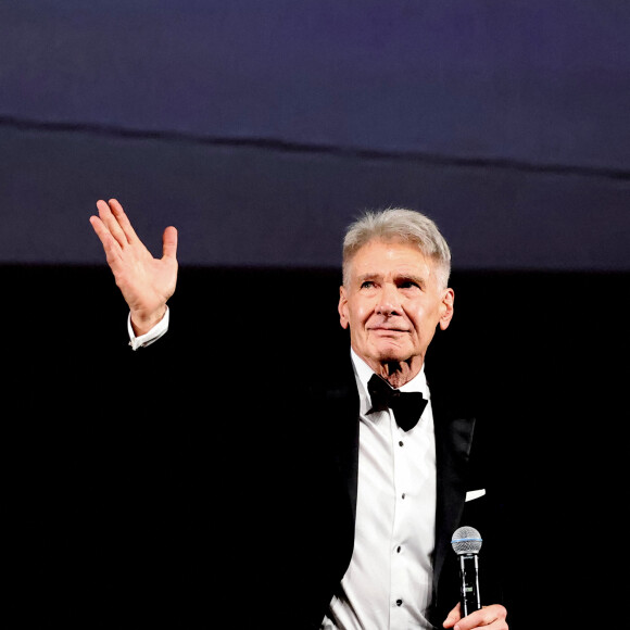 Face à un Laurent Delahousse au brushing toujours époustouflant, Harrison Ford a aussi souhaité alerter concernant le "dénigrement de la science" que la star observe de la part de gouvernements puissants. 
Harrison Ford - Harrison Ford reçoit une palme d'or d'honneur lors du 76ème Festival International du Film de Cannes, au Palais des Festivals à Cannes. Le 18 mai 2023 © Borde-Jacovides-Moreau / Bestimage 