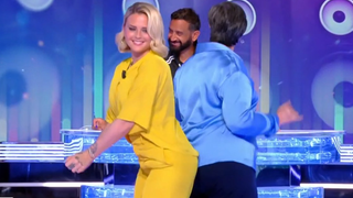 Gros concours de twerk entre Kelly Vedovelli, Danielle Moreau et Gilles Verdez dans TPMP, le résultat est surprenant