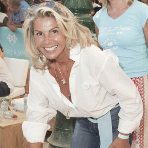 Caroline Margeridon lors d'un tournoi de pétanque place des Lices organisé par le magazine Turquoise pour l'association Sourire à la vie à Saint-Tropez le 10 août 2022. © Jack Tribeca / Bestimage
