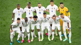 "Il ne vaut pas mieux que les autres" : l'ex-chouchou des supporters des Bleus va jouer en Arabie Saoudite avec Karim Benzema, les supporters dégoûtés