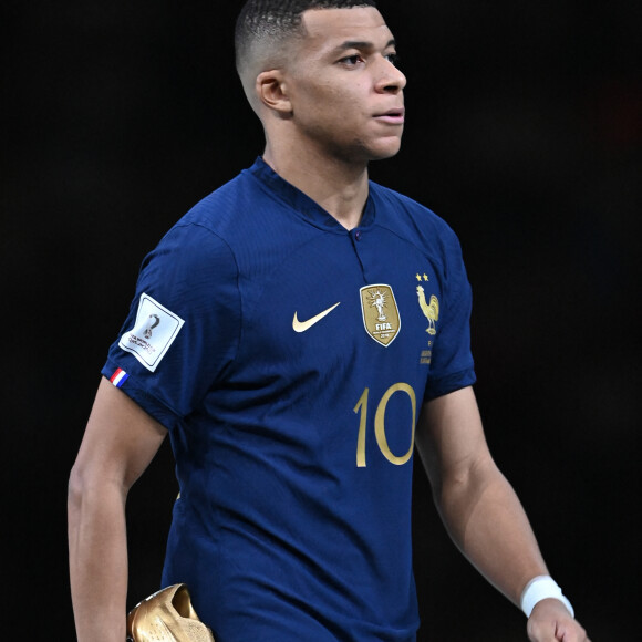 Trophee du meilleur buteur Kylian Mbappe lors de la finale « Argentine - France » de la Coupe du Monde 2022 au Qatar (FIFA World Cup Qatar 2022) le 18 Decembre 2022. © Philippe Perusseau / Bestimage