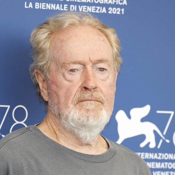 Ridley Scott au photocall du film "The Last Duel" lors du festival international du film de Venise (La Mostra), à Venise, Italie, le 10 septembre 2021.