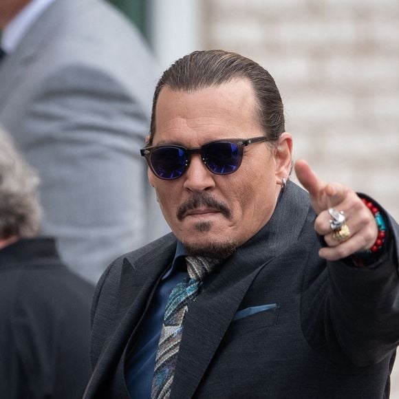 Info - Amber Heard renonce à faire appel de sa condamnation pour diffamation - Johnny Depp quitte son procès en diffamation contre son ex-femme Amber Heard au tribunal de Fairfax le 25 mai 2022. 