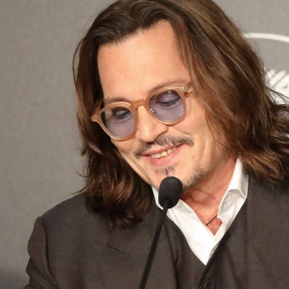 Ce million de dollars, qu'est-il devenu ? Et bien, TMZ nous le révèle Johnny Depp l'aurait entièrement versé à plusieurs associations caritatives. Des assoces qui concernent autant les enfants atteints de maladies mortelles et la cause climatique que les communautés autochtones, ainsi que les personnes précaires en quête de logement.  
Johnny Depp et Maïwenn Le Besco - Conférence de presse du film "Jeanne du Barry" lors du 76ème Festival International du Film de Cannes. Le 17 mai 2023 © Borde-Jacovides-Moreau / Pool / Bestimage 