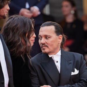 Maïwenn Le Besco, Johnny Depp - Montée des marches du film « Jeanne du Barry » pour la cérémonie d’ouverture du 76ème Festival International du Film de Cannes, au Palais des Festivals à Cannes. Le 16 mai 2023 © Jacovides-Moreau / Bestimage 