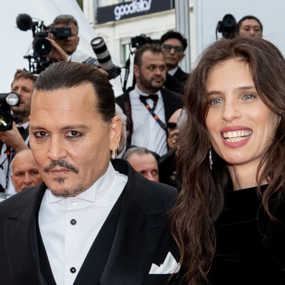 Johnny Depp, Maïwenn Le Besco - Montée des marches du film « Jeanne du Barry » pour la cérémonie d’ouverture du 76ème Festival International du Film de Cannes, au Palais des Festivals à Cannes. Le 16 mai 2023 © Jacovides-Moreau / Bestimage 