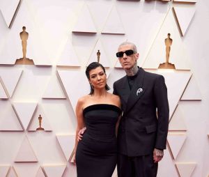 Kourtney Kardashian et Travis Barker lors de la 94ème édition de la cérémonie des Oscars au théâtre Dolby, à Los Angeles, Californie, Etats-Unis, le 27 mars 2022. 