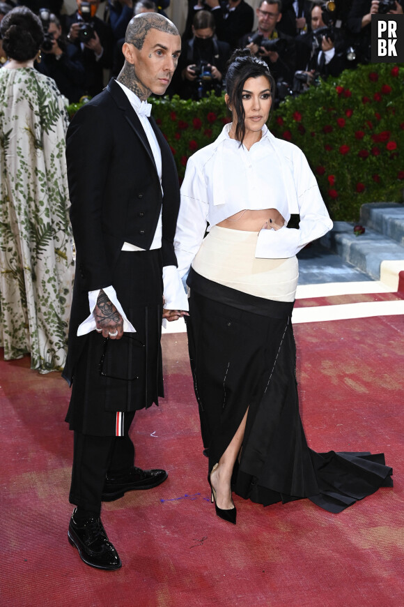 Travis Barker et Kourtney Kardashian - Les célébrités arrivent à la soirée du "MET Gala 2022 : In America: An Anthology of Fashion" à New York, le 2 mai 2022. 