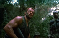 La bande-annonce du film Predator. Ça aurait pu virer à la catastrophe, mais il est devenu l'un des meilleurs films d'action et de science-fiction