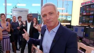 "Ce n'est qu'un au revoir..." : la fin d'une ère historique sur Franceinfo, Samuel Etienne fait ses adieux à la matinale