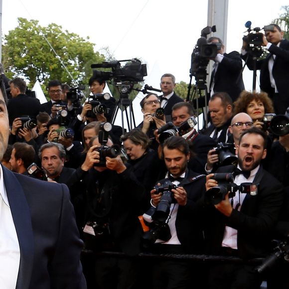 Jamel Debbouze - Montée des marches du film "Les Misérables" lors du 72ème Festival International du Film de Cannes. Le 15 mai 2019 © Jacovides-Moreau / Bestimage 