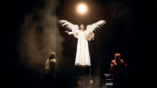 A ne pas louper ce soir : un classique absolu de la culture gay américaine adapté en pièce de théâtre française