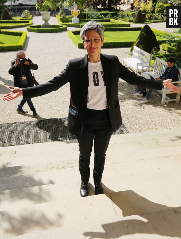 Sandrine Rousseau, députée EELV, dans les jardins de l'assemblée nationale à Paris, le 2 mai 2023.