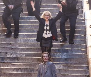 Lady Gaga et Joaquin Phoenix tournent des scènes du film "Joker: Folie à deux" sur les marches rendues célèbres dans le premier opus à New York, le 3 avril 2023. C'est sur cet escalier, à l'angle des avenue Shakespeare et Anderson que Joaquin Phoenix y avait effectué son célèbre pas de danse au coeur du Bronx, dans "Joker".