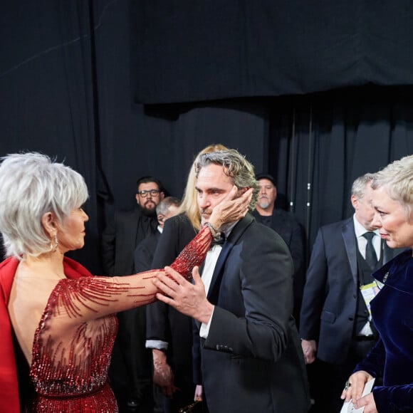 Jane Fonda, Joaquin Phoenix et Olivia Coleman en backstage de la 92ème cérémonie des Oscars 2020 au Hollywood and Highland à Los Angeles, Californie, Etats-Unis, le 9 février 2020. © CPA/Bestimage