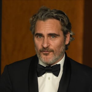 Joaquin Phoenix, lauréat du prix de l'acteur pour "Joker" au photocall de la Press Room de la 92ème cérémonie des Oscars 2020 au Hollywood and Highland à Los Angeles, Californie, Etats-Unis, le 9 février 2020.


