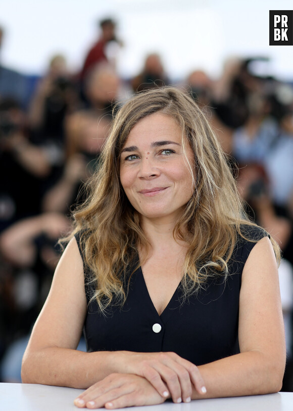 info - L'humoriste Blanche Gardin refuse "200 000 euros pour une journée de tournage pour l'émission "LOL : qui rit sort" et étrille Amazon - Blanche Gardin au photocall du film France lors du 74ème festival international du film de Cannes le 16 juillet 2021 © Borde / Jacovides / Moreau / Bestimage 