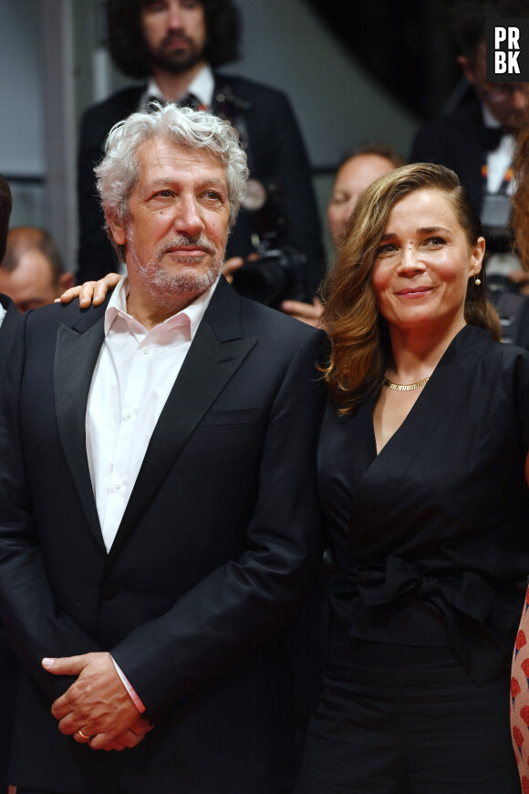 Alain Chabat, Blanche Gardin - Montée des marches du film « Fumer Fait Tousser » lors du 75ème Festival International du Film de Cannes. Le 21 mai 2022 © Giancarlo Gorassini / Bestimage  Red carpet of the movie « Smoking Causes Coughing » during the 75th Cannes International Film Festival. On may 21st 2022 