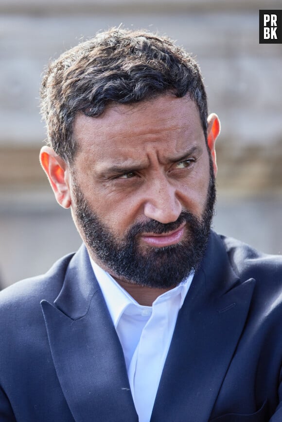 Cyril Hanouna - Inauguration de "La promenade Jean-Paul Belmondo" au terre-plein central du pont de Bir-Hakeim, ouvrage public communal situé sous le viaduc du métro aérien, à Paris (15e, 16e) le 12 avril 2023. Lors de la séance d’octobre 2021 © Cyril Moreau/Bestimage 