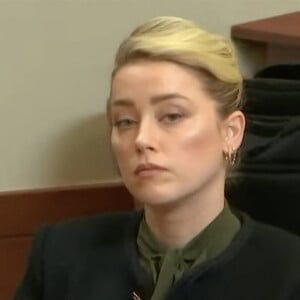 Info - Amber Heard renonce à faire appel de sa condamnation pour diffamation - Johnny Depp témoigne dans son procès en diffamation contre son ex-femme Amber Heard au tribunal de Fairfax, le 26 mai 2022. La veille, son ancienne compagne, le mannequin K.Moss a témoigné en visio pour assurer que l'acteur n'était pas responsable de sa chute dans un escalier en Jamaïque dans les années 1990. 