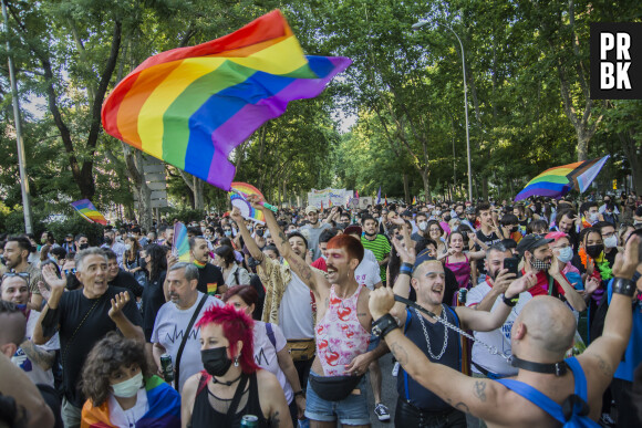 Marche des fiertés LGTBI à Madrid, Espagne, le 28 juin 2020. Cinquante ans après la première marche de la Gay Pride, la communauté LGBT et ses partisans ont organisé bon nombre de leurs événements en ligne, répondant à la menace de la pandémie de coronavirus. Alors que certains militants sont descendus dans la rue pour marquer l'événement, une grande partie de l'énergie du mouvement a été canalisée vers Global Pride, un événement en ligne de 24 heures diffusé en direct en ligne. © Alberto Sibaja/Pacific Press/Bestimage 