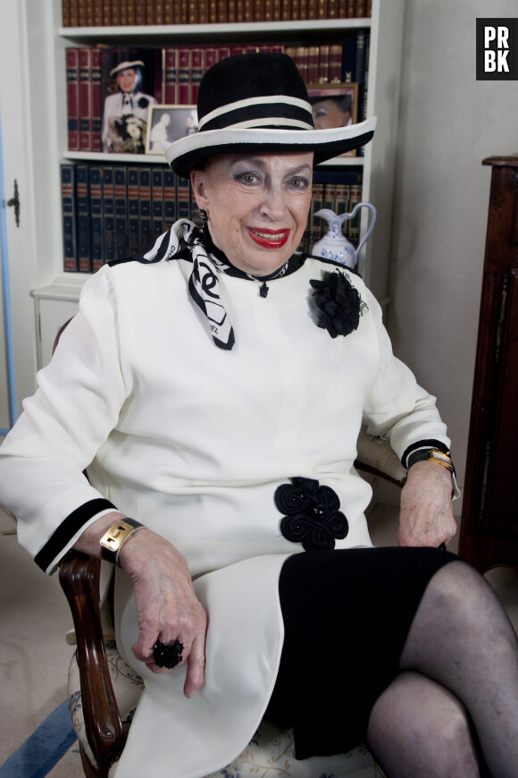 PRIX SPECIAL - EXCLUSIF : Geneviève de Fontenay fête ses 80 ans à Paris ce 29 août 2012. Pic : dans son appartement de Saint Cloud