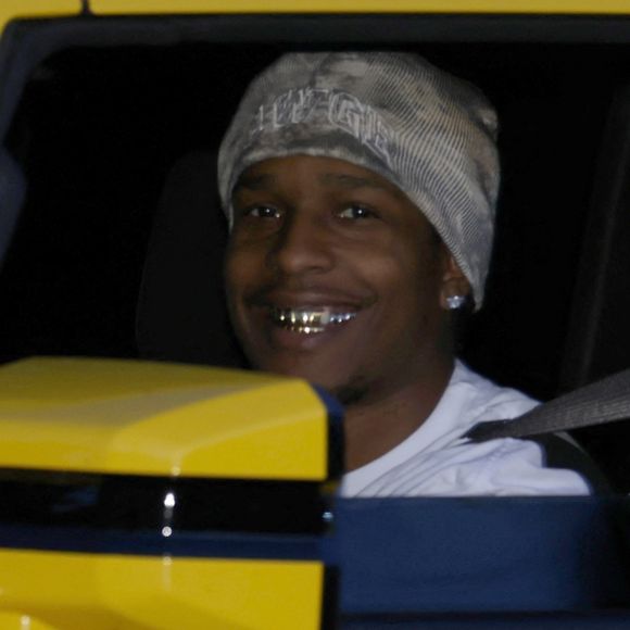 Son prénom commence par la lettre "R".
A$AP Rocky