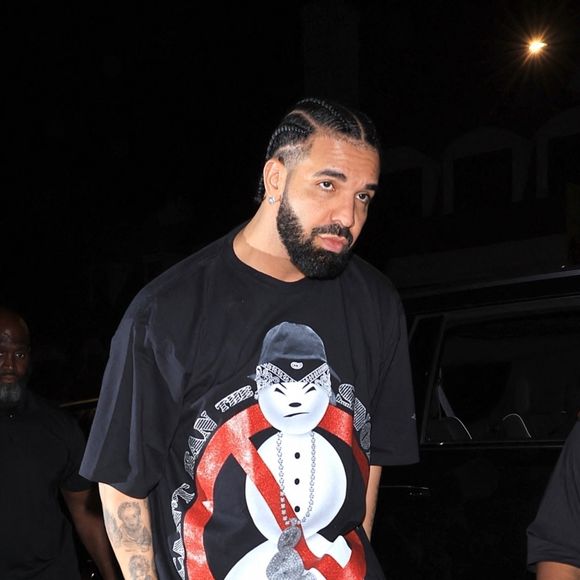 Durant le show, il s'est arrêté pour s'adresser à un fan.
Drake à Los Angeles.