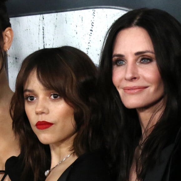 Jenna Ortega, Courteney Cox à la première du film "Scream VI" à New York, le 6 mars 2023.  Celebrities at the premiere of "Scream VI" in New York. March 6th, 2023.