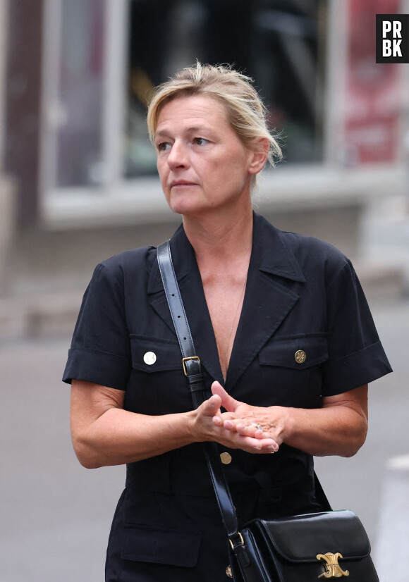 Anne-Elisabeth Lemoine - Arrivées des célébrités aux obsèques de Jane Birkin en l'église Saint-Roch à Paris. Le 24 juillet 2023 © Jacovides-KD Niko / Bestimage 