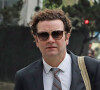 Info - Danny Masterson reconnu coupable de viols - Exclusif - Danny Masterson accompagné de son avocat, arrive au tribunal de Londres, le 17 avril 2023.  EXCLUSIVE - Four months after a mistrial was declared, Danny Masterson is back in court as his rape retrial is set to begin today. The That 70s show star was seen arriving with his lawyer to court this morning in a grey suit and carrying a large messenger bag. Masterson is charged with forcibly raping three women from 2001 to 2003, the actor has maintained his innocence. Three of Masterson's accusers are former Scientologists who claimed they were harassed and threatened by church officials after coming forward against the actor who remains a high ranking member of the organization. Masterson is seen arriving into court this morning with his attorney Philip Cohen. 