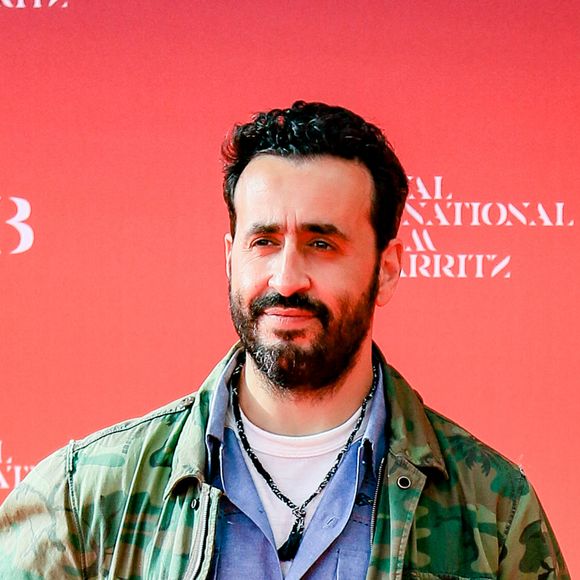 Jonathan Cohen sur le tapis rouge du photocall de la première du film "Une année difficile" lors du 1er Festival International du Film de Biarritz "Nouvelles vagues" à Biarritz, France, le 30 juin 2023. © Christophe de Prada/Bestimage