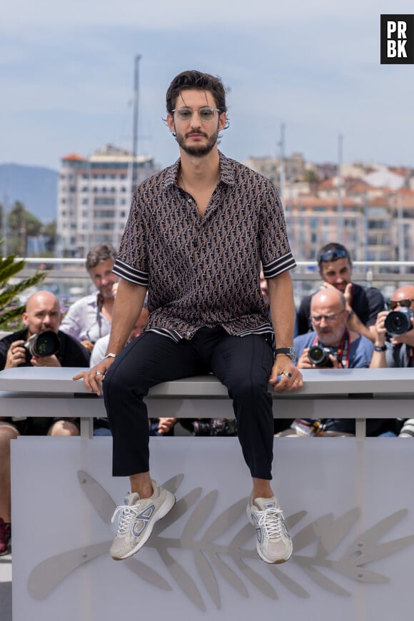 Pierre Niney au photocall de "Mascarade" lors du 75ème Festival International du Film de Cannes, le 28 mai 2022. © Olivier Borde / Bestimage 