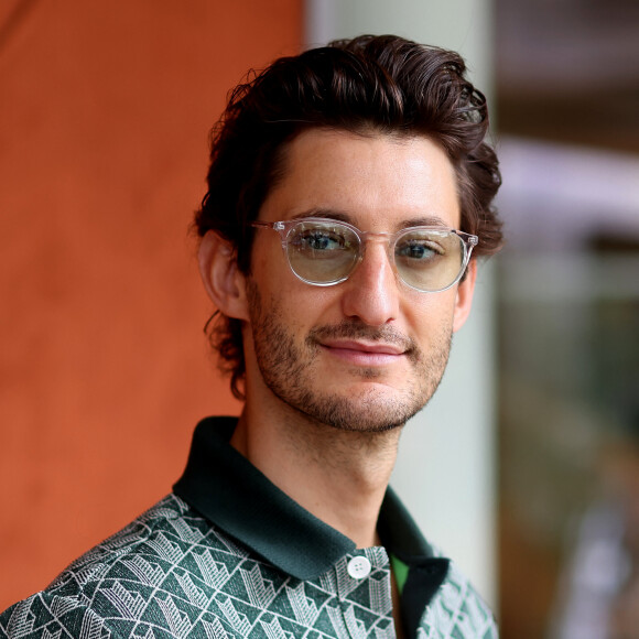 Pierre Niney au village lors des Internationaux de France de tennis de Roland Garros 2023, à Paris, France, le 11 juin 2023. © Jacovides-Moreau/Bestimage 