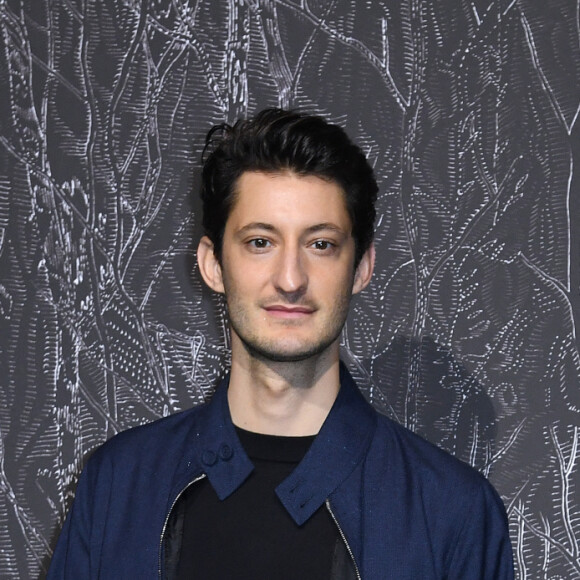 Pierre Niney - Vernissage de l'exposition Ruinart "Promenade en Champagne" au Carreau du Temple à Paris. Le 9 mars 2023 © Giancarlo Gorassini / Bestimage