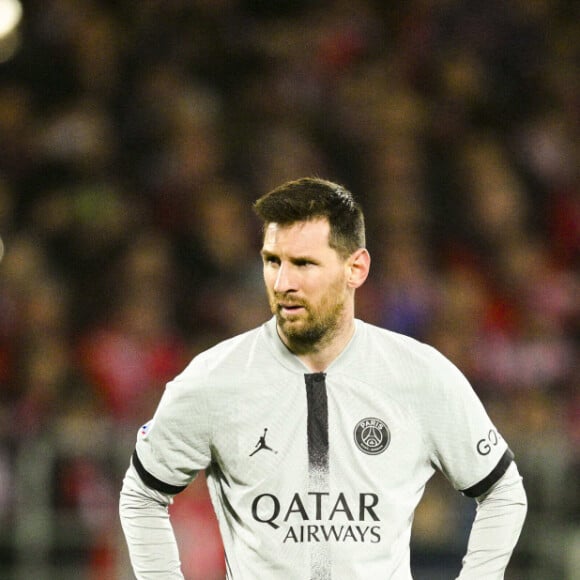 Lionel Messi (PSG) / Marco Verratti (PSG) lors du match de championnat de Ligue 1 Uber Eats opposant Le Stade Brestois 29 (Brest) au Paris Saint-Germain (PSG) au stade Francis-Le Ble à Brest, France, le 11 mars 2023. le PSG a gagné 2-1. © Jean-Baptiste Autissier/Panoramic/Bestimage  French L1 football match between Stade Brestois 29 (Brest) and Paris Saint-Germain FC at Stade Francis-Le Ble in Brest, western France on March 11, 2023. PSG won 2-1. 