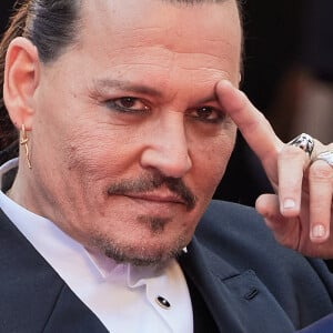 Johnny Depp - Montée des marches du film « Jeanne du Barry » pour la cérémonie d’ouverture du 76ème Festival International du Film de Cannes, au Palais des Festivals à Cannes. Le 16 mai 2023 © Jacovides-Moreau / Bestimage 