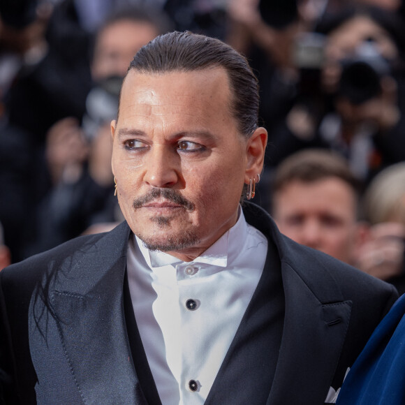 Johnny Depp - Montée des marches du film « Jeanne du Barry » pour la cérémonie d’ouverture du 76ème Festival International du Film de Cannes, au Palais des Festivals à Cannes. Le 16 mai 2023 © Olivier Borde / Bestimage 