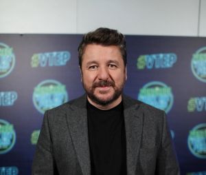 Info - L'animateur Bruno Guillon et sa famille menacés et séquestrés par quatre individus - Exclusif - Bruno Guillon - Backstage - Enregistrement des 10 ans de l'émission "Vendredi tout est permis (VTEP)", présentée par Arthur Essebag et diffusée le 29 janvier sur TF1 © Jacovides-Moreau / Bestimage Anniversaire exceptionnel pour l’émission culte de TF1, « Vendredi Tout Est Permis »  !  VTEP célèbre ses 10 ans, au Dôme de Paris, devant un public déchaîné. Pour cette soirée exceptionnelle, Arthur est accompagné des plus grandes stars et des sociétaires de l’émission pour une soirée XXL. Plus de 50 artistes sur scène viendront célébrer l’émission la plus drôle et déjantée du PAF. Tous se prêteront au jeu des épreuves cultes qui ont fait le succès de VTEP : Let’s Dance, Casting Pub, Amuse-bouche, ABC Story, Décollage Immédiat, Mime à la chaîne et le fameux Décor Penché… Attention, tout peut arriver dans ce VTEP de légende avec des artistes survoltés et parfois incontrôlables mais aussi des happenings hallucinants. VTEP est encore et toujours l’émission de tous les records : Arthur, en début d’émission, enverra un texto à une trentaine d’artistes pour participer au plus grand Speed Quiz de tous les temps ! Alors, qui répondra présent ? Qu’ils soient chez eux, au sport, au resto avec des amis… ils auront 1h pour rejoindre Arthur et ses invités au Dôme de Paris. Plus que jamais, VTEP prône LE VIVRE ENSEMBLE ou plutôt le RIRE ENSEMBLE !  « Vendredi Tout Est Permis » est le programme où les célébrités - humoristes, chanteurs, comédiens, animateurs… - dépassent toutes les limites sans jamais se prendre au sérieux. Pas de gagnant, pas de perdant : l’unique enjeu est de s’amuser, pour les invités comme pour les téléspectateurs et ça depuis déjà 10 ans !  Exclusive - No Web No Blog pour Belgique et Suisse 