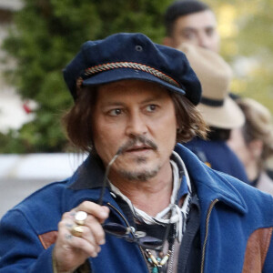 Johnny Depp reçu par le Président serbe Aleksandar Vucic à l'occasion de la première série animée "Puffins" produite en Serbie. Le 19 octobre 2021.