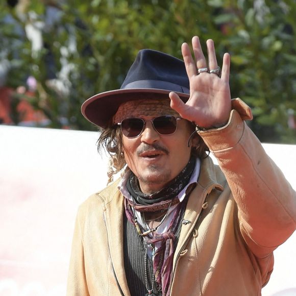 Johnny Depp assiste à la projection de la série web "Puffins" lors du 16 ème Rome International Film Festival, le 17 octobre 2021.