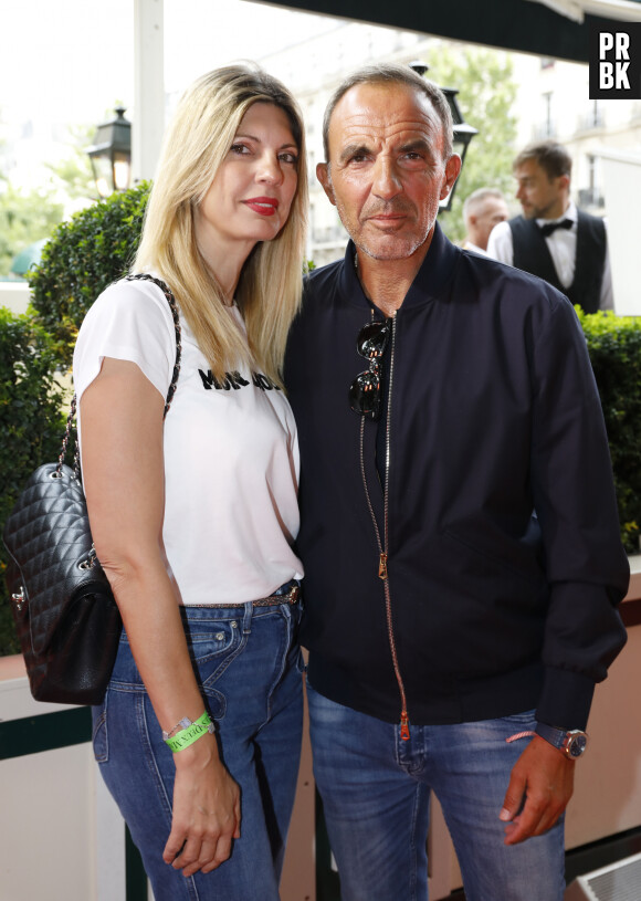 Nikos Aliagas et sa femme Tina Grigoriou - Soirée "L’Art de Vivre Paris" au Deux Magots à Paris le 26 juin 2023. © Marc Ausset-Lacroix/Bestimage